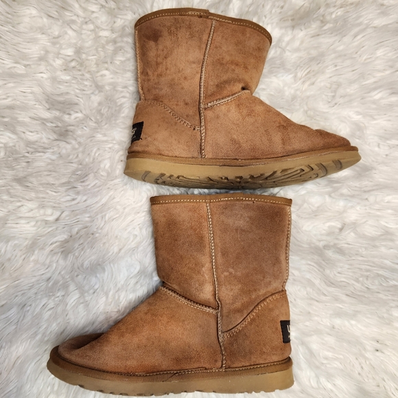 Classic Short Uggs - Picture 4 of 6